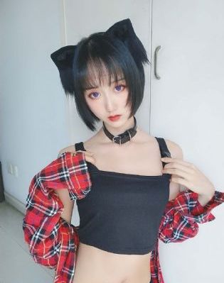 饭桌上故意张开腿让公在线观_1080免费在线观看